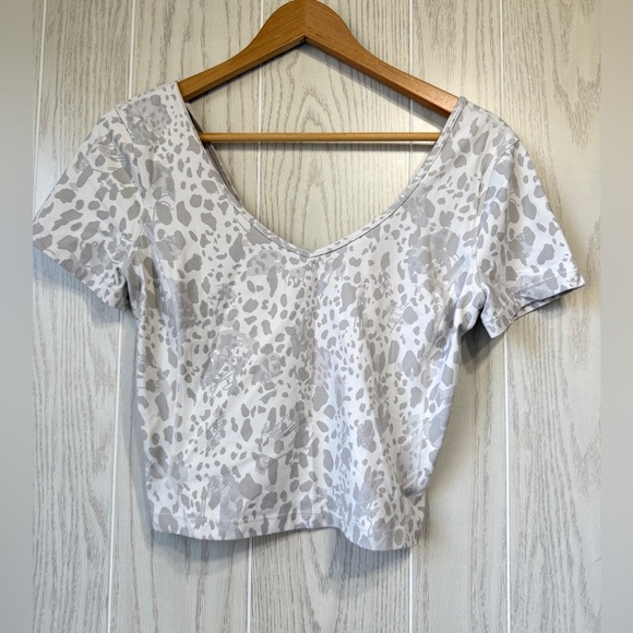 Lululemon Align™ T-Shirt - Leopard Print White Grey Size 10 EUC - Picture 5 of 5
